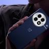Smartphone Oneplus com design elegante em exibição