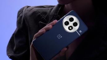 Smartphone Oneplus com design elegante em exibição