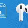 Apple AirPods 4 visualizzati su sfondo blu con testo promozionale per grandi risparmi