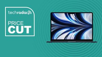 MacBook Air M2 visas på en blå bakgrund med kampanjpris och rabatttext