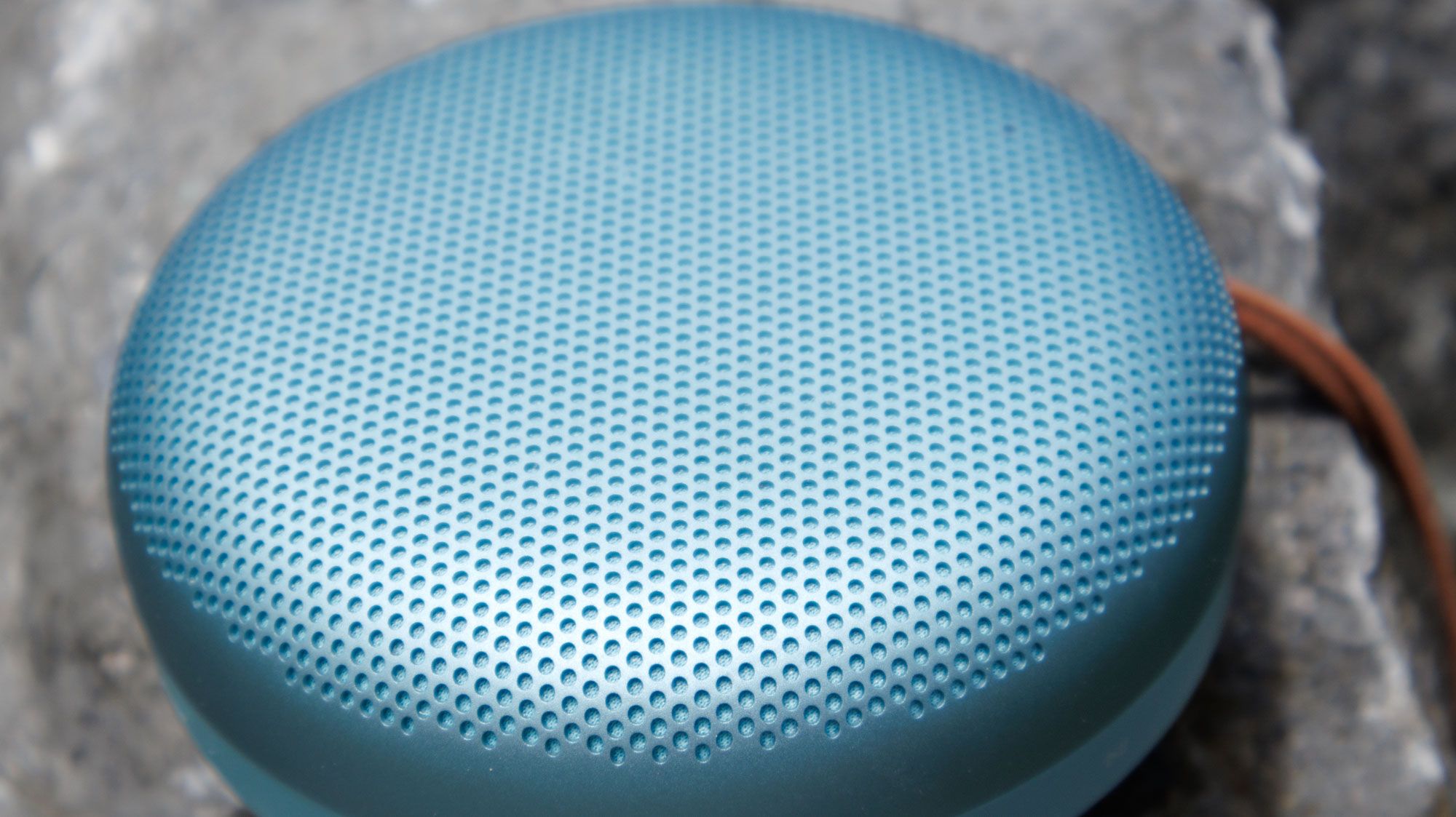 Bang & Olufsen Beosound A1 tragbarer Bluetooth-Lautsprecher der 3. Generation