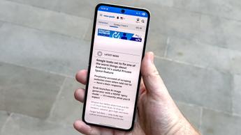 Pantalla principal del Samsung Galaxy Z Fold 7 FE mostrando la página de inicio de Tom's Guide