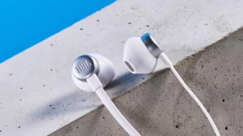 Weiße JBL Tune 305C kabelgebundene In-Ear-Kopfhörer