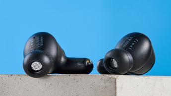 白い背景に置かれたFinal VR3000 ワイヤレスゲーミングイヤホン