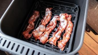 Fritadeira elétrica infravermelha T-Fal em uma bancada de cozinha