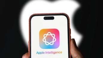Apple Intelligence-logo vist på en iPhone-skærm