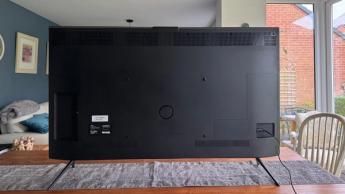 На витрине — 55-дюймовый смарт-телевизор Amazon Fire TV Omni Mini LED