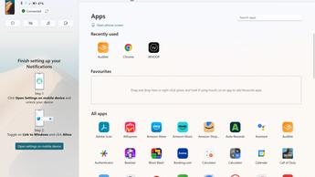 Um utilizador de Android a ligar um smartphone a um PC com Windows através de um cabo USB