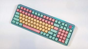 Cooler Master MK770 mekaniskt tangentbord med anpassningsbar RGB-bakgrundsbelysning