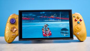 En gylden GameSir G8 Plus mobil gaming-controller