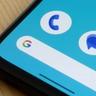 Nedre vänstra delen av en Android-telefonskärm som visar apparna Telefon, Meddelanden, Google och Google Sökfältet