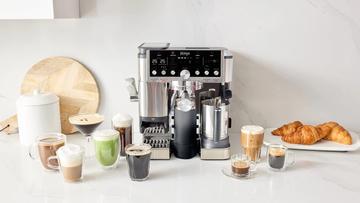 Macchina da caffè espresso Ninja Luxe Café Pro sul piano della cucina