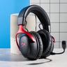 Et sort og rødt HyperX Cloud III S Wireless gaming-headset med ørepuder og mikrofon