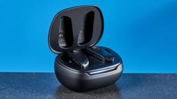 Edifier Neobuds Planar kabellose Ohrhörer mit 12-mm-planaren Magnettreibern, sechs Ohrstöpselgrößen und einem Ladecase in Metallic-Grau und Silber