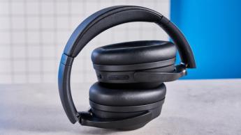 EarFun Wave Life preiswerte Over-Ear-Kopfhörer mit schwarzen Ohrmuscheln, taktilen Tasten für aktive Geräuschunterdrückung und Lautstärkeregelung sowie um 90 Grad drehbaren Ohrmuscheln