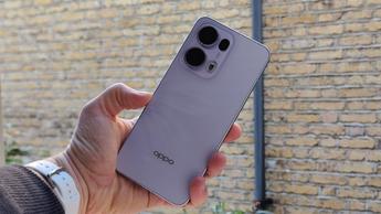 Forfra af Oppo Reno 13 Pro-smartphonen