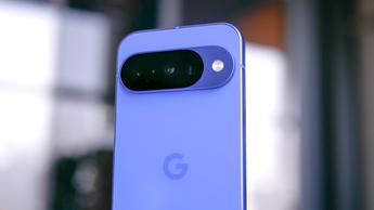 Primer plano de la lente de la cámara del Google Pixel 10