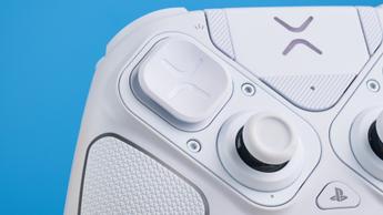 PlayStation 5用のホワイトカラーのTurtle Beach Victrix Pro BFG Reloadedワイヤレスコントローラー