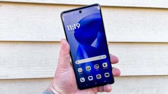 Smartphone Moto G Power exibindo a interface da tela inicial