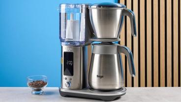 La macchina da caffè Breville Luxe con caraffa termica argentata, serbatoio dell'acqua rimovibile, filtri a cestello e di carta, e manopola per regolare l’intensità del caffè