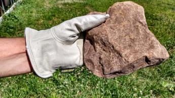 Las mejores guantes de jardinería hechos de cuero de cerdo con un agarre firme para tareas de jardinería