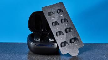 Edifier Neobuds Planar-Ohrhörer mit 12-mm-planaren Magnettreibern, sechs Ohrpassstückgrößen und einem Ladecase in Metallic-Grau