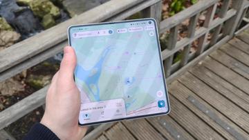Oppo Find N5 som visar Google Maps