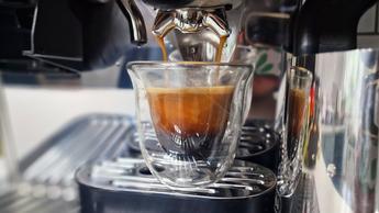 La Specialista Touch brewing an espresso