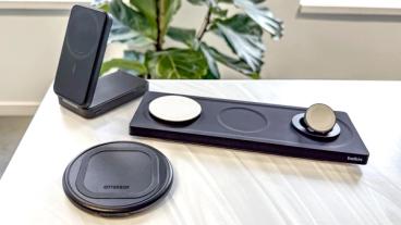El soporte de carga Anker MagGo 3 en 1, la base de carga inalámbrica Otterbox y la base de carga inalámbrica Belkin Boost Charge Pro 3 en 1, exhibidos uno al lado del otro