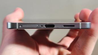 The USB-C port on the Samsung Galaxy S25 Edge