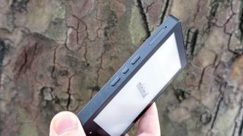 Smartphone minimalista exibindo botões laterais finos