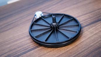 Rega Planar 1 Plus Plattenspieler mit integriertem Phono-Vorverstärker