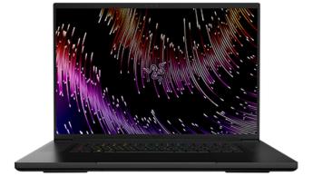 白い背景に置かれたRazer Blade 2024ゲーミングノートパソコン