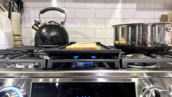 Estufa inteligente de gas LG de 6.3 pies cúbicos modelo LSGL6337F en acero inoxidable