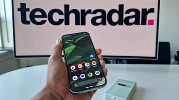 Google Pixel 9-smartphone som visar fram- och baksida