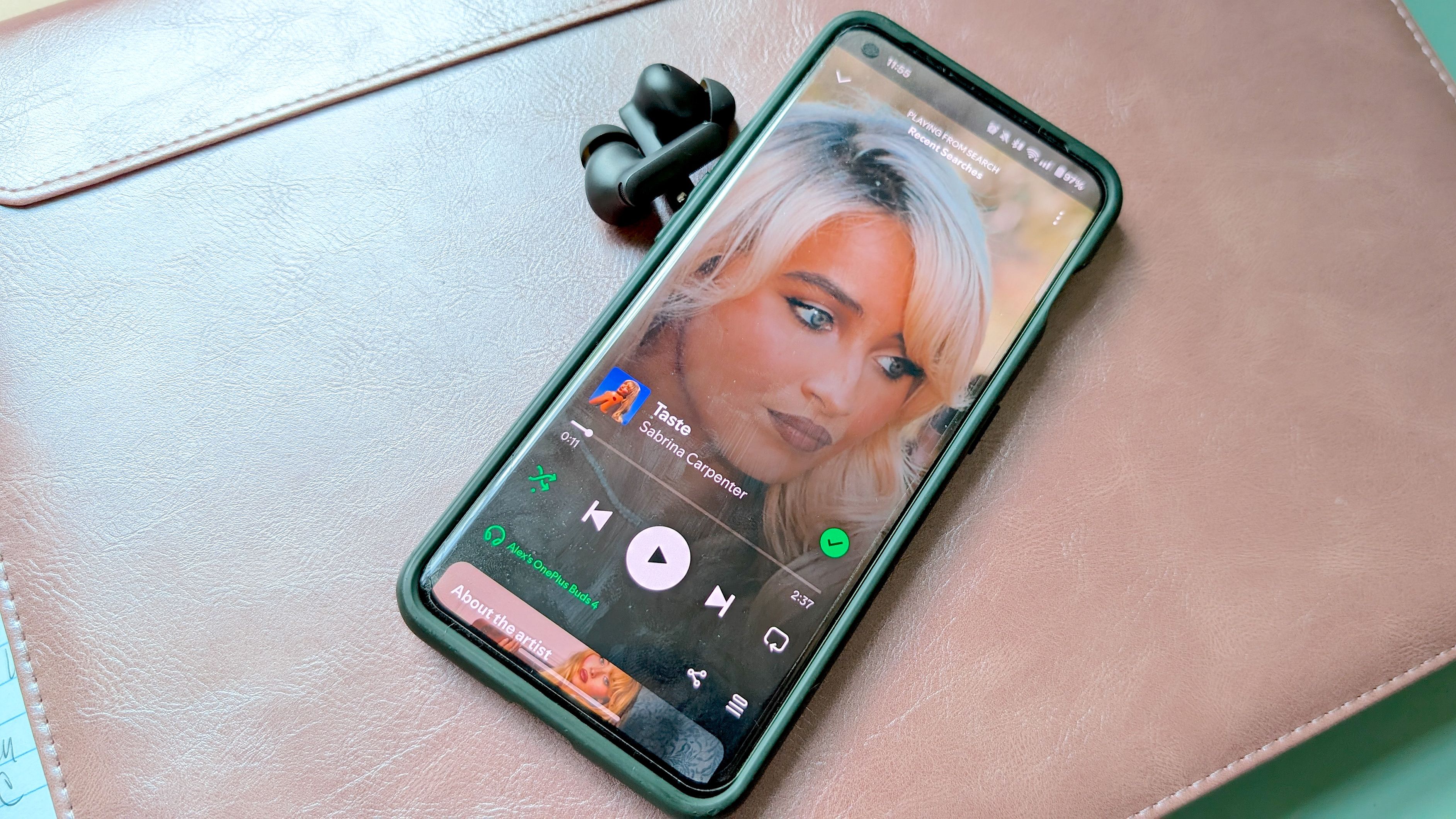 OnePlus Buds 4 kabellose Ohrhörer im Ladeetui