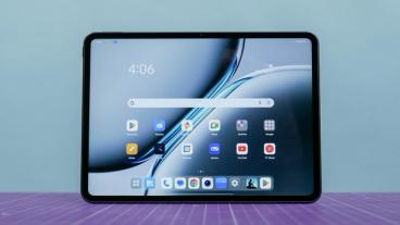 디스플레이 화면이 있는 OnePlus Pad 2 태블릿