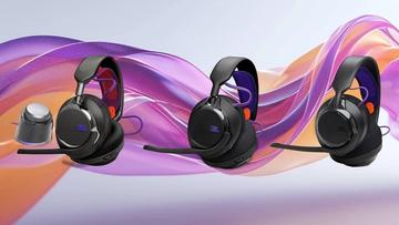 JBL Quantum gaming-headset visas mot en futuristisk bakgrund