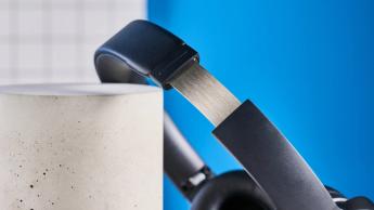 Earfun Wave Life preiswerte Over-Ear-Kopfhörer mit schwarzen Ohrmuscheln, taktilen Tasten für aktive Geräuschunterdrückung und Lautstärke sowie um 90 Grad drehbaren Ohrmuscheln