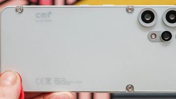 Lysegrøn CMF Phone 2 Pro set bagfra med synlige skruer og dobbelte kameraer