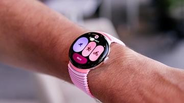 Nahaufnahme des Designs der Google Pixel Watch 4 Smartwatch