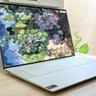 Dell XPS 16-bärbar dator, recensionsexemplar, placerad på skrivbord