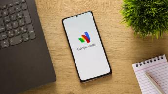 Um smartphone a exibir o logótipo do Google Wallet