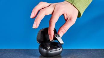 Edifier Neobuds Planar-Ohrhörer mit 12-mm-planaren Magnettreibern, Ohrstöpseln in sechs Größen und einem eleganten Ladeetui in Grau/Silber-Metallic