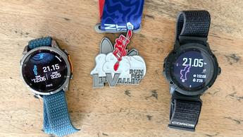 Relojes GPS multideporte Garmin Fenix 8 y Coros Vertix 2S uno al lado del otro