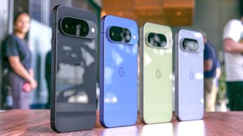 Smartphones Google Pixel 10 exhibidos en cuatro colores