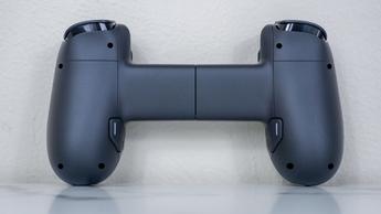 Baksidan av Backbone Pro-kontrollen med fokus på de nya programmerbara bakknapparna