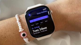 Apple Watch Series 10 a mostrar o ecrã de monitorização do tempo de sono