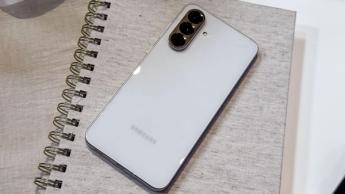 Primer plano de las cámaras traseras del Samsung Galaxy A56