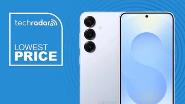 Smartphone Samsung Galaxy S25 exibido em um fundo azul de ofertas